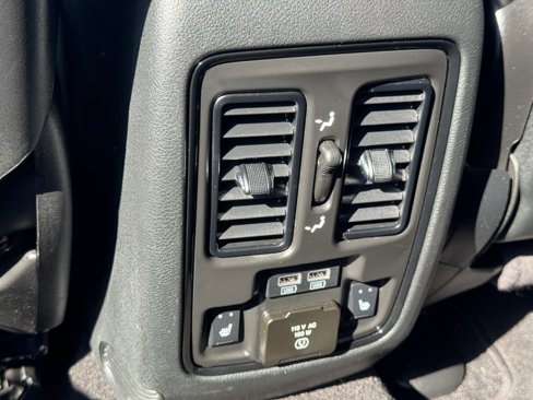 Used 2022 Dodge Durango GT image 23