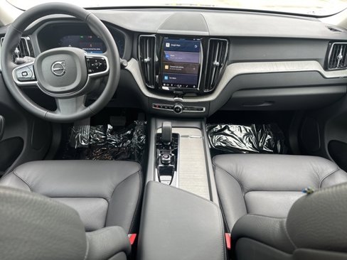 Certified 2025 Volvo XC60 B5 Plus image 15