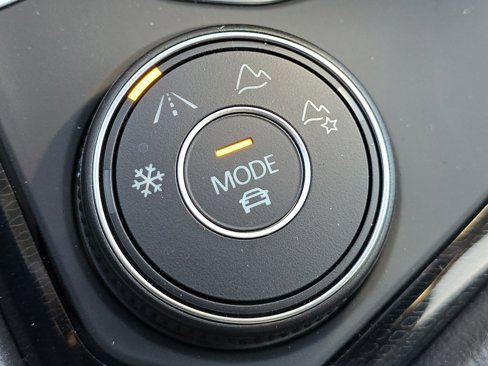 New 2025 Volkswagen Taos SE image 12