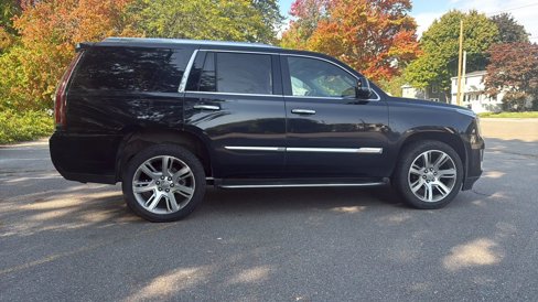 Used 2015 Cadillac Escalade Luxury image 11