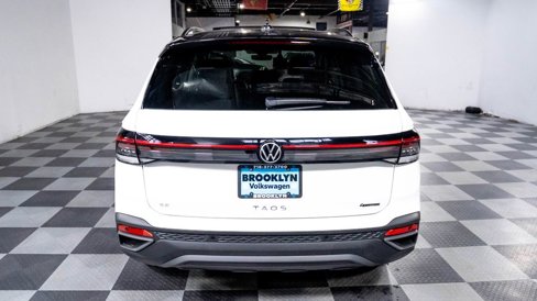 New 2025 Volkswagen Taos SE image 6