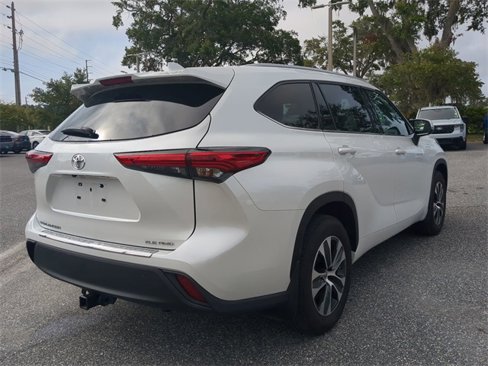 Used 2022 Toyota Highlander XLE image 19