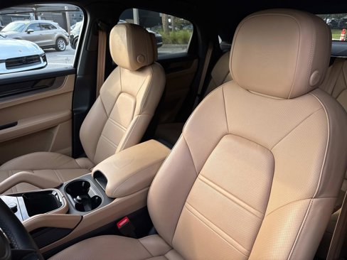 Certified 2024 Porsche Cayenne Coupe image 21