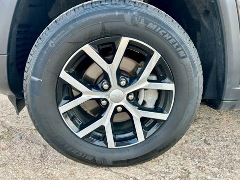 Used 2024 Jeep Grand Cherokee Limited image 9