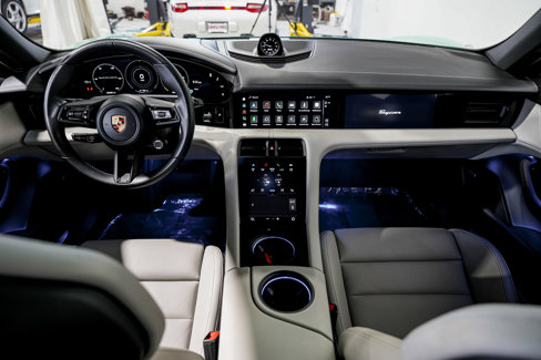 Used 2022 Porsche Taycan 4S image 10