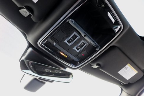 Used 2020 Land Rover Range Rover Velar R-Dynamic S image 56