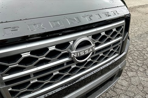 Used 2023 Nissan Frontier SV image 29