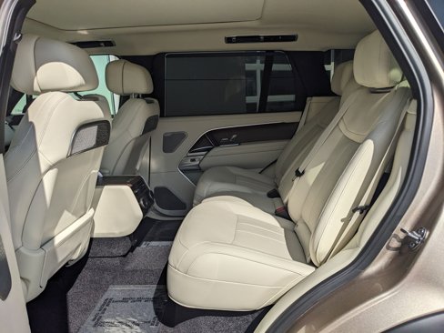 New 2025 Land Rover Range Rover Long Wheelbase Autobiography image 21