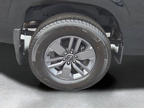 Used 2025 Nissan Frontier SV image 19