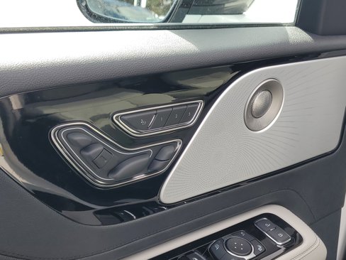 New 2025 Lincoln Aviator Reserve w/ Equipment Group 201A image 9