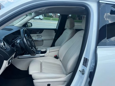Used 2022 Mercedes-Benz GLB 250 4MATIC image 17