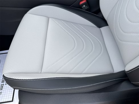 New 2025 Volkswagen Tiguan SE image 9