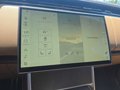 New 2025 Land Rover Range Rover Long Wheelbase SE image 28