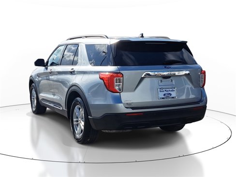 Certified 2022 Ford Explorer XLT image 3