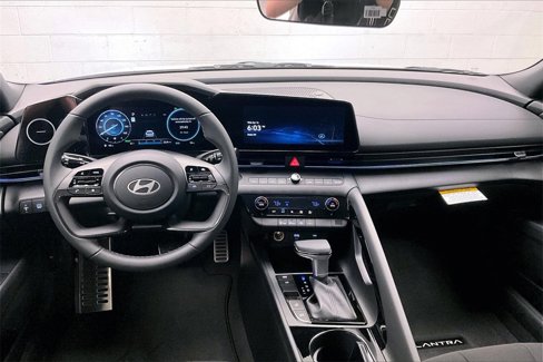 New 2025 Hyundai Elantra SEL image 5