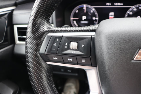 Used 2024 Mitsubishi Outlander 4WD Plug-In Hybrid image 32