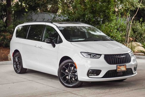 New 2026 Chrysler Pacifica Limited image 1