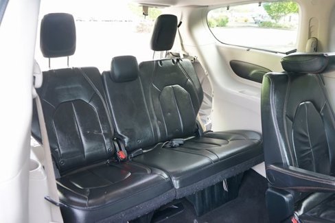 Used 2017 Chrysler Pacifica Touring-L image 13