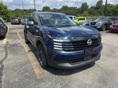 Certified 2025 Nissan Kicks SR image 1