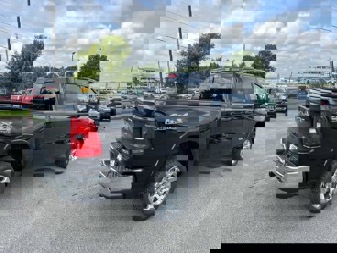 New 2026 RAM 1500 4x4 Crew Cab image 4