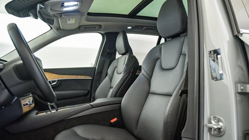 Certified 2025 Volvo XC90 B6 Plus image 21
