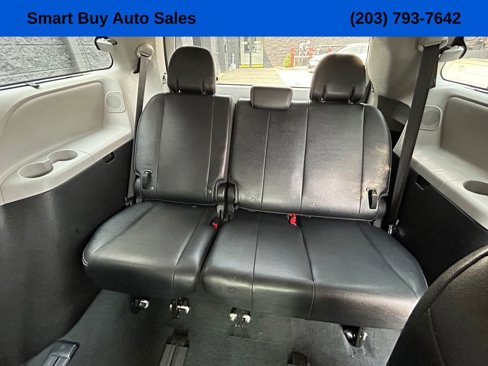 Used 2019 Toyota Sienna SE image 21
