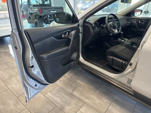Used 2018 Nissan Rogue S image 22