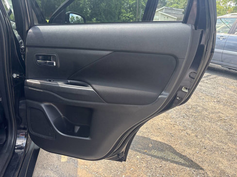 Used 2017 Mitsubishi Outlander ES image 26