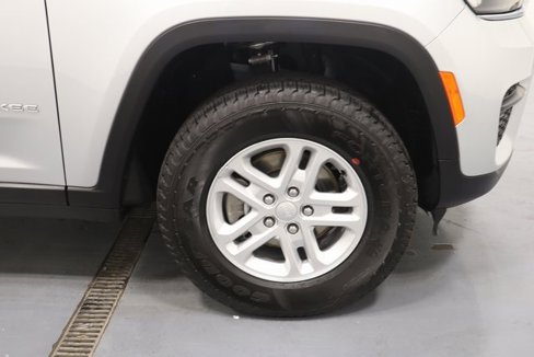 New 2025 Jeep Grand Cherokee Laredo image 25