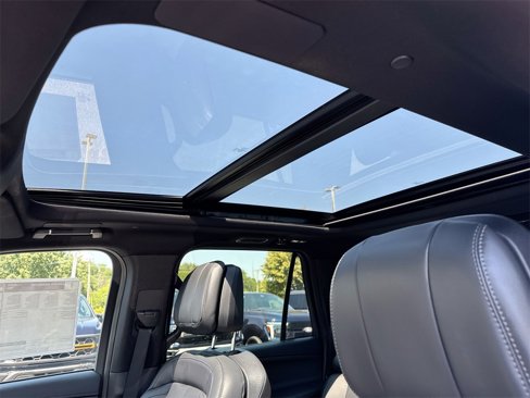 New 2025 Lincoln Navigator L Reserve w/ Jet Appearance Package image 19