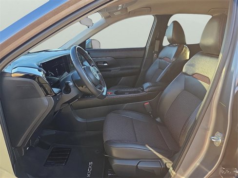 Used 2025 Nissan Kicks SR image 11
