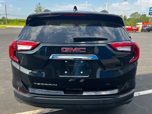 Used 2024 GMC Terrain SLE w/ Driver Convenience Package image 5