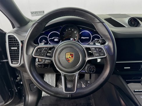 Certified 2022 Porsche Cayenne Platinum Edition image 12