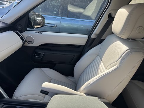 Used 2025 Land Rover Discovery S image 10