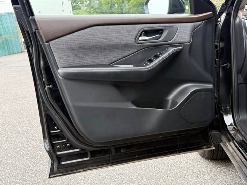 Used 2021 Nissan Rogue SV image 7