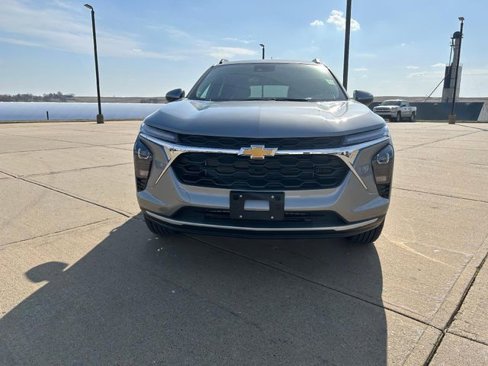 New 2025 Chevrolet Trax LT w/ Driver Confidence Package image 8