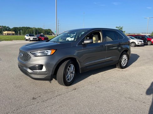 Used 2024 Ford Edge SEL image 2