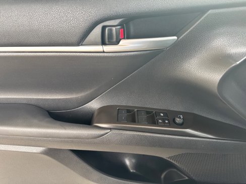 Used 2024 Toyota Camry SE image 9