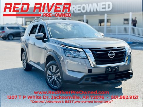 Used 2022 Nissan Pathfinder SV image 1