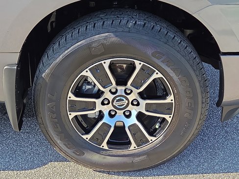 Used 2021 Nissan Titan SV w/ SV Convenience Package image 7