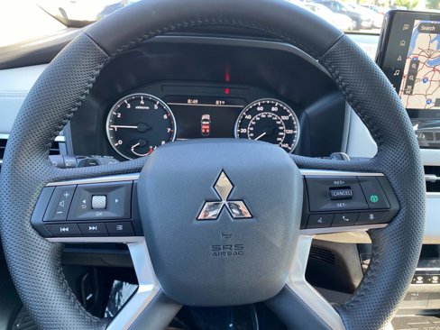 New 2025 Mitsubishi Outlander SE image 12