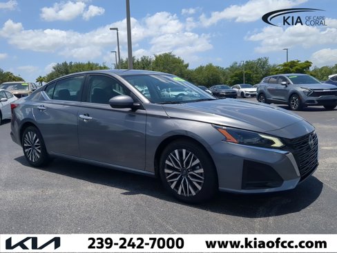 Used 2023 Nissan Altima 2.5 SV image 2