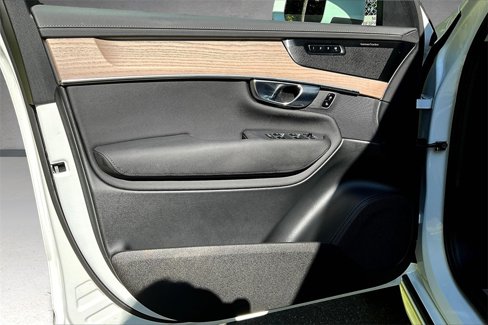 Certified 2025 Volvo XC90 B6 Plus w/ Protection Package Premier image 16