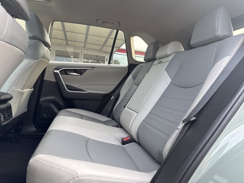 Used 2021 Toyota RAV4 XLE Premium image 27
