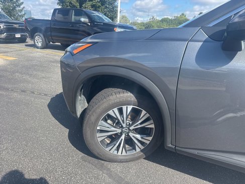 Used 2023 Nissan Rogue SV image 3
