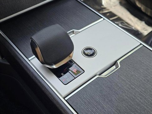 New 2025 Land Rover Range Rover Long Wheelbase SE image 15