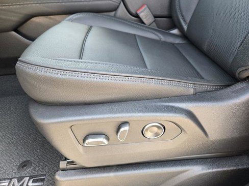 New 2026 GMC Yukon Denali w/ Sun & Power Step Package image 17
