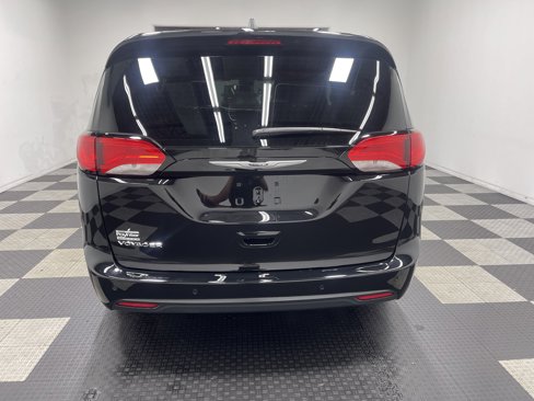 New 2025 Chrysler Voyager LX image 3