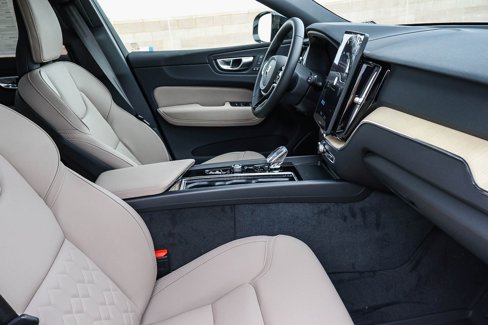 New 2026 Volvo XC60 B5 Plus w/ Protection Package Premier image 30