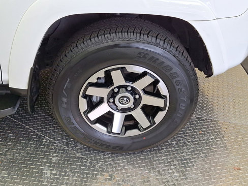 Certified 2024 Toyota 4Runner TRD Off-Road Premium image 27